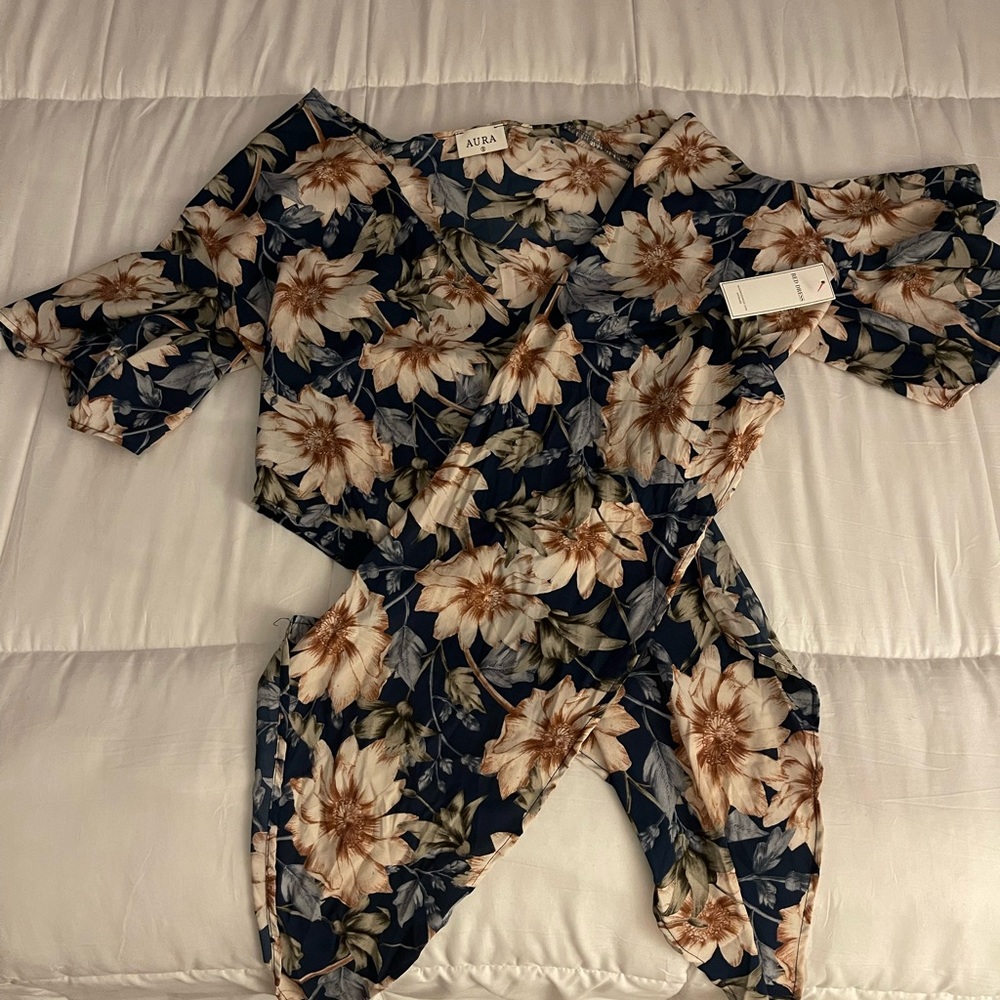 Size M. Beautiful, cropped, kimono cover-up.